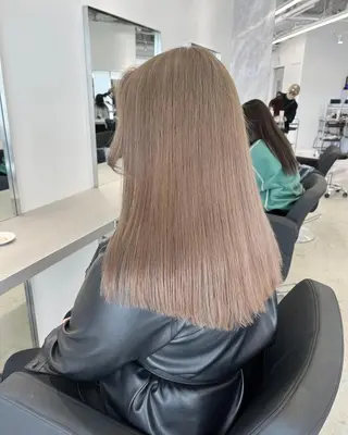 セミロング karin🪩海外風 バタフライカットのヘアスタイル