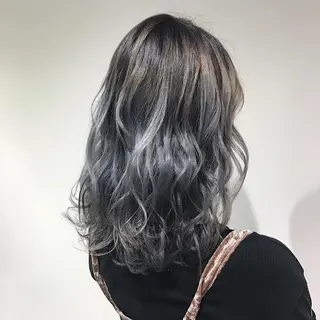 ミディアム カラー ヘアアレンジ Zina渋谷エリア マネージャShionのヘアスタイル