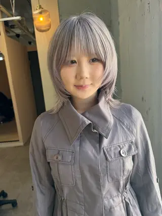 ミディアム lani ブリーチ /ダブルカラーのヘアスタイル