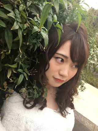 セミロング ヘアアレンジ SHIORI💜口コ ミNo.1艶カラーのヘアスタイル