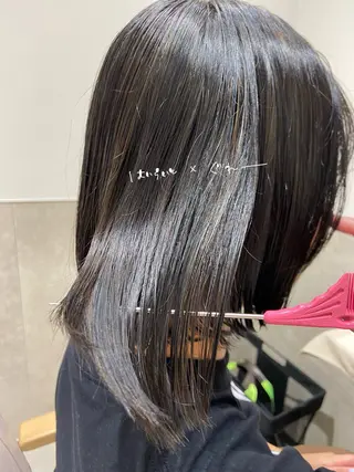 セミロング カラー しみず さきのヘアスタイル