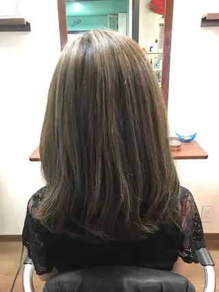 セミロング カラー リップカール 神戸のヘアスタイル