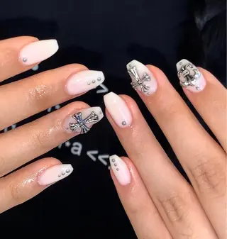 ミディアム nina beautyのネイルデザイン