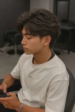 ミディアム パーマ ヘアアレンジ メンズ 🔥ニュアンス フェザー小林海斗🔥のヘアスタイル