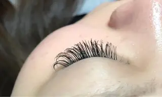 マツエク・マツパ UMEDA FIGAROのヘアスタイル