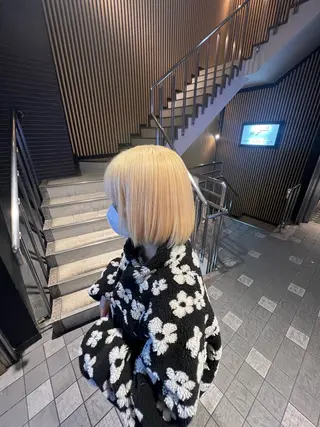 ショート ハイトーンカラー 坂本 翼のヘアスタイル
