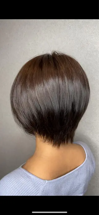 ショート カラー 鵜飼 真伍のヘアスタイル