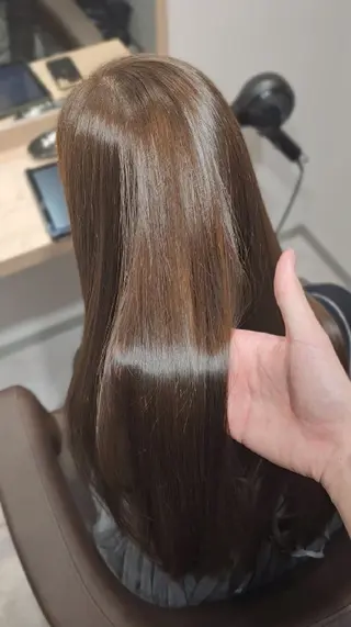 ロング カラー 縮毛矯正をしている人 のためのカラーのヘアスタイル