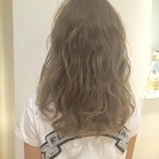セミロング カラー 鈴木 まりやのヘアスタイル