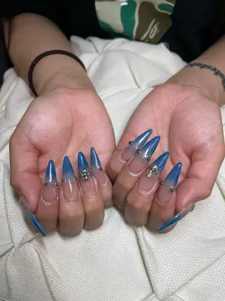 ネイル nail.salon .Reversalのネイルデザイン