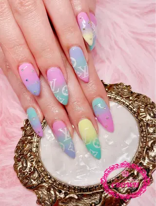 ネイル CROWN プライベートサロンのネイルデザイン