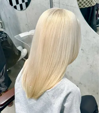 セミロング カラー フジマ ハルナのヘアスタイル