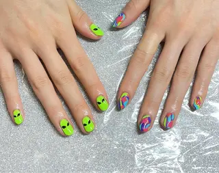 ネイル VIERU 🌈🎀💖のネイルデザイン