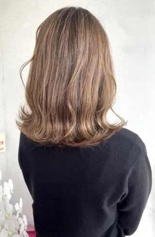 ミディアム カラー 京都大人女性ショート 徒歩1分/秋山のヘアスタイル