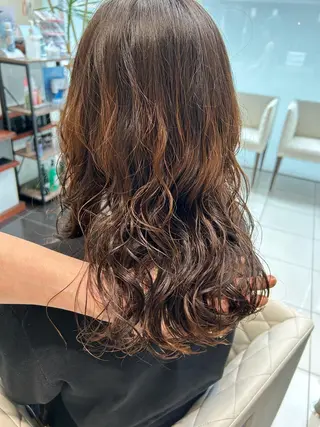 ミディアム パーマ オオタ ユイナ🌈のヘアスタイル