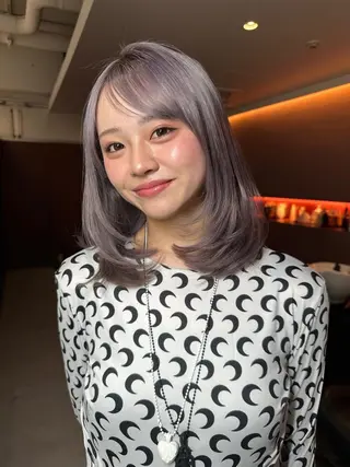 ミディアム カラー レイヤーカット 透明感カラーのヘアスタイル