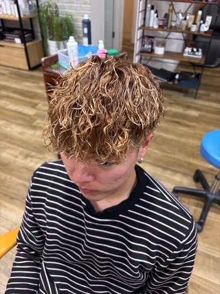 ミディアム カラー パーマ メンズ 鶴田 将清のヘアスタイル