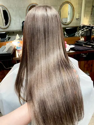 ロング 白髪ぼかし×デザイン 🕊️🫧ホウジョウのヘアスタイル