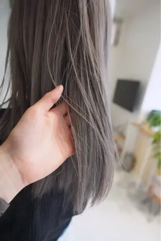 ロング カラー 💛🤍U too e’s 鎌倉🧸のヘアスタイル