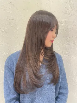 ロング ユナ ナチュラル／透明感のヘアスタイル