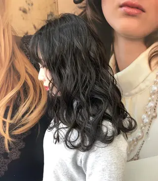 ミディアム カラー パーマ 丸みショートボブ/ タッセルボブ 吉野のヘアスタイル