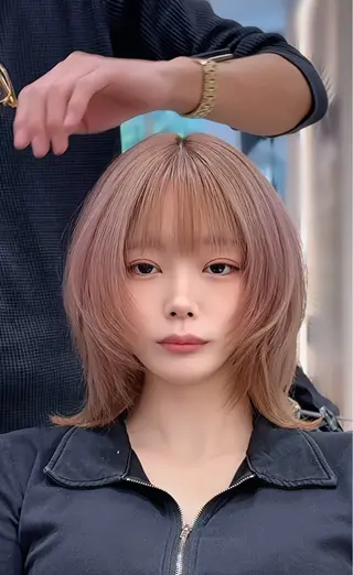 ミディアム ウルフカット/ ハッシュカット/山路のヘアスタイル