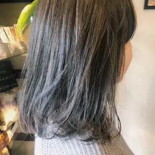 ミディアム カラー 吉川 愛美李のヘアスタイル