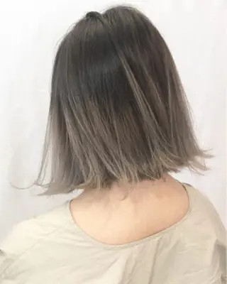セミロング カラー 松戸　レイヤーカット 野口　康太郎のヘアスタイル