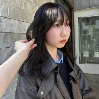 セミロング 盛れる透明感カラー・ momokaのヘアスタイル