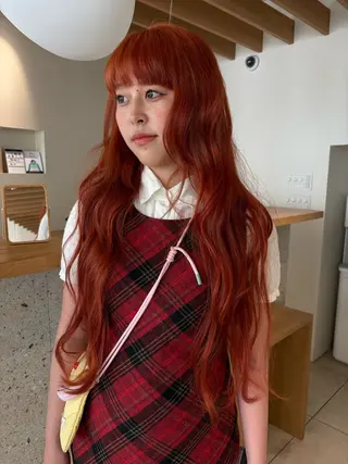 ロング カラー ヨシノ マナウのヘアスタイル