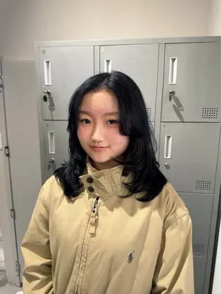 ミディアム 透け感オリーブ/レイ ヤーカット/KaHoのヘアスタイル