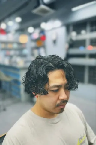 ミディアム パーマ メンズ 池袋メンズパーマ フェード純平のヘアスタイル