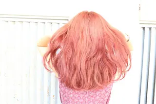 セミロング カラー パーマ ヘアアレンジ ハイトーン特化🤍 浦住のヘアスタイル