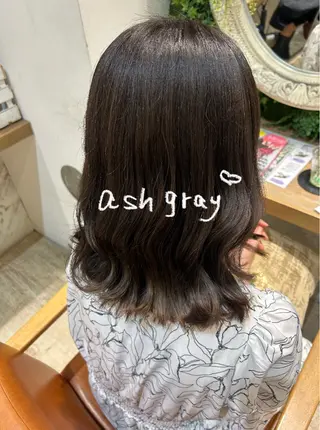 ミディアム カラー 暖色カラー🪷 オタク美容師🎶のヘアスタイル