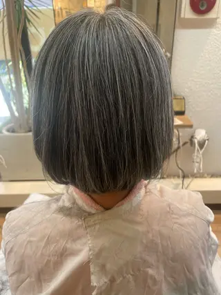 ミディアム 伊藤 未奈のヘアスタイル