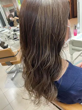 カラー ○HITOMI ○のヘアスタイル