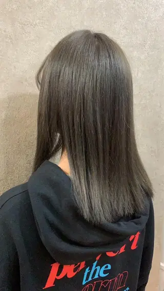ロング カラー 山口 詩織のヘアスタイル