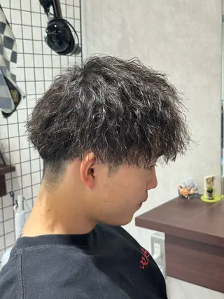 ショート パーマ メンズ 東 拓己のヘアスタイル
