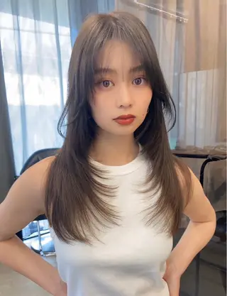ロング 伊藤 莉奈　韓国ヘアのヘアスタイル