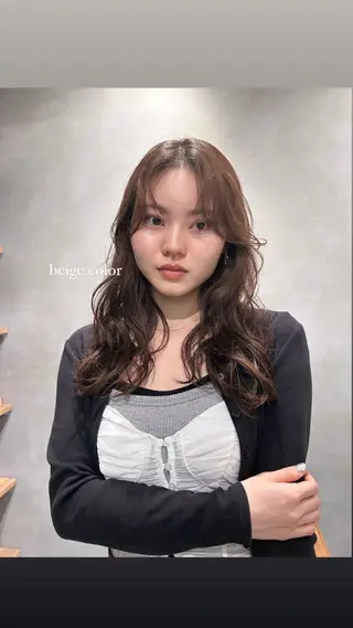 セミロング カラー 透けるベージュ/ 艶カラー♡のヘアスタイル