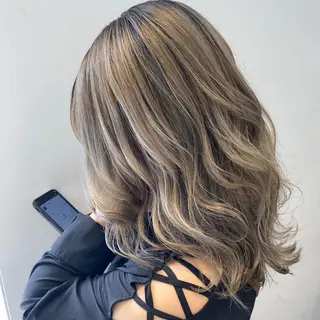 ミディアム 赤澤 菜麻のヘアスタイル