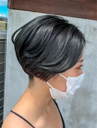 ショート カラー 佐藤 美聡のヘアスタイル