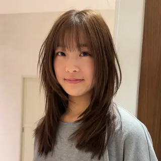 ミディアム 岸本 理希のヘアスタイル