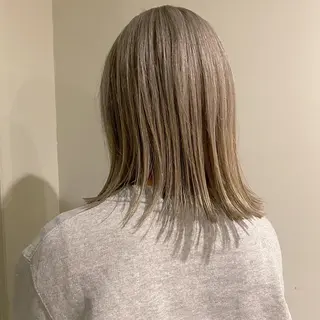 ミディアム カラー 美髪ストレート 川本雄己のヘアスタイル