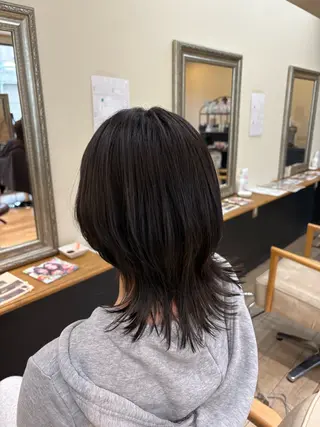 ミディアム しおり🍬 KOKORO🤍のヘアスタイル