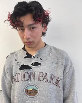 ショート メンズ 💓パーマ，💗 レイヤーカットのヘアスタイル