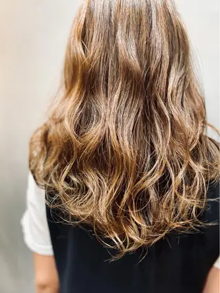 ロング カラー パーマ 和泉 沙綾のヘアスタイル