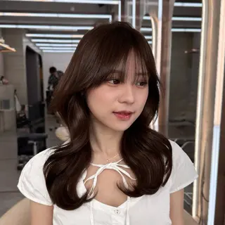 ロング カラー 髪質改善|透明 感カラー🩵レイヤーのヘアスタイル
