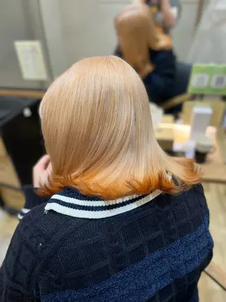 セミロング あらいしほ /ダブルカラーのヘアスタイル