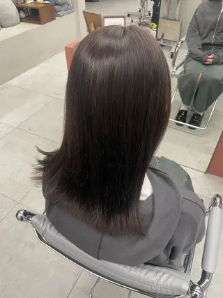 セミロング MIFA レイヤー／パーマのヘアスタイル